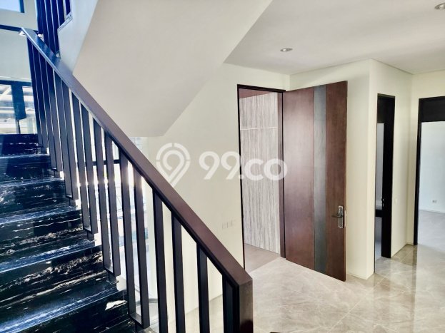 Jual Rumah Mewah Elegan Dengan View Eksklusif di Citraland, Surabaya Jual Rumah Mewah Elegan Dengan View Eksklusif di Citraland, Surabaya