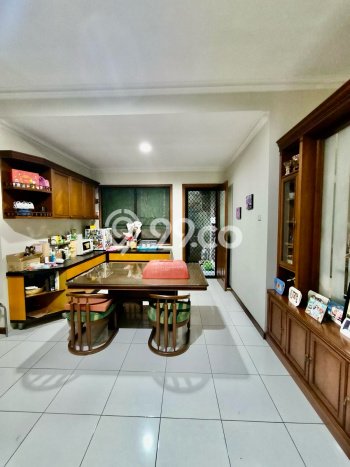 Rumah Mewah LB 300m2 Siap Huni Desain Elegan di Graha, Surabaya Rumah Mewah LB 300m2 Siap Huni Desain Elegan di Graha, Surabaya