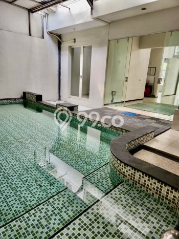 Rumah Strategis Modern Lb 180m2 di Citraland, Surabaya Rumah Strategis Modern Lb 180m2 di Citraland, Surabaya