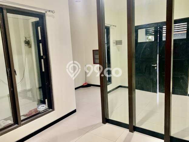 Lokasi terbaik! Rumah siap pakai dikontrakkan di Lakarsantri LB 200m2 Lokasi terbaik! Rumah siap pakai dikontrakkan di Lakarsantri LB 200m2