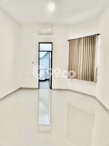 LISTING BARU! Rumah di , Siap Huni, 5 KT, Dekat Surabaya, Surabaya, Luas 360m2m² LB 380m2m² LISTING BARU! Rumah di , Siap Huni, 5 KT, Dekat Surabaya, Surabaya, Luas 360m2m² LB 380m2m²