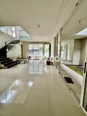 Rumah Elit Modern Tanpa Renovasi di Wisata Bukit Mas Surabaya Rumah Elit Modern Tanpa Renovasi di Wisata Bukit Mas Surabaya