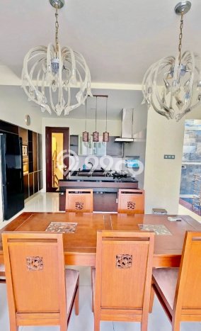 Rumah sewa siap huni 5 Kamar Tidur di Pakuwon Indah, Surabaya Rumah sewa siap huni 5 Kamar Tidur di Pakuwon Indah, Surabaya