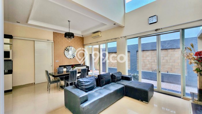 Rumah Luxury Modern Tanpa Renovasi di Citraland Surabaya Rumah Luxury Modern Tanpa Renovasi di Citraland Surabaya
