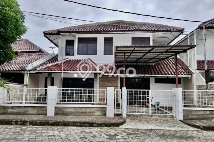 Lokasi terbaik! Rumah siap pakai disewakan di Dukuh Pakis LB 260m2 Lokasi terbaik! Rumah siap pakai disewakan di Dukuh Pakis LB 260m2