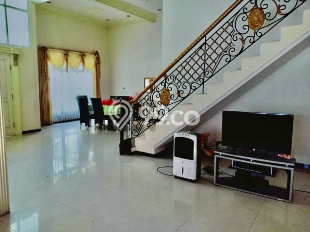 Hunian Elit LB 312m2 Siap Pakai Desain Elegan di Citraland, Surabaya Hunian Elit LB 312m2 Siap Pakai Desain Elegan di Citraland, Surabaya