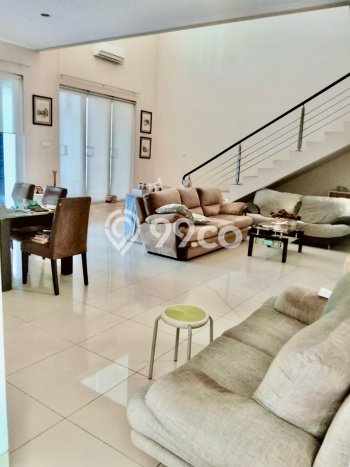Dijual Rumah Mewah Elegan Dengan View Cantik di Pakuwon Indah, Surabaya Dijual Rumah Mewah Elegan Dengan View Cantik di Pakuwon Indah, Surabaya