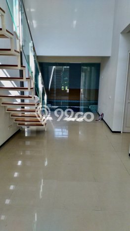 Rumah Strategis Modern Lb 180m2 di Citraland, Surabaya Rumah Strategis Modern Lb 180m2 di Citraland, Surabaya