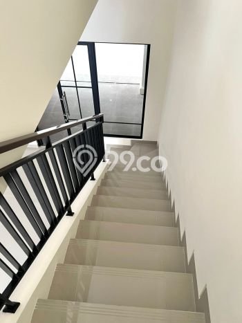 Ruko untuk Disewa di Pusat Tangerang Luas Bangunan 181m2 Ruko untuk Disewa di Pusat Tangerang Luas Bangunan 181m2