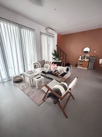 Rumah Strategis Minimalis Lb 130m2 di Ciputat, Tangerang Selatan Rumah Strategis Minimalis Lb 130m2 di Ciputat, Tangerang Selatan