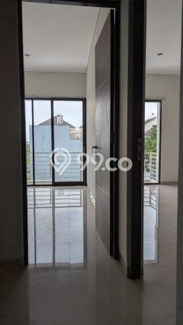 Jual Rumah Eksklusif 3 KT di Pakuwon CIty, Surabaya Jual Rumah Eksklusif 3 KT di Pakuwon CIty, Surabaya