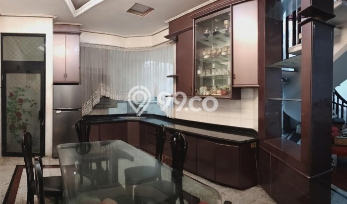 Rumah Mewah LB 600m2 Siap Huni Desain Elegan di Dharma Husada, Surabaya Rumah Mewah LB 600m2 Siap Huni Desain Elegan di Dharma Husada, Surabaya