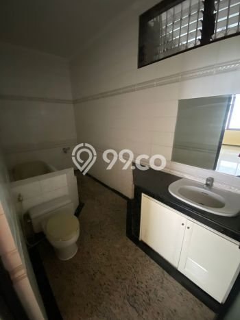 Dijual Rumah Premium dengan Fasilitas Sekitar Komplit di Sawahan, Surabaya Dijual Rumah Premium dengan Fasilitas Sekitar Komplit di Sawahan, Surabaya