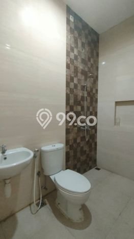 Dijual Rumah 4 Kamar Lokasi Ideal Nyaman dan Strategis di Rungkut Dijual Rumah 4 Kamar Lokasi Ideal Nyaman dan Strategis di Rungkut