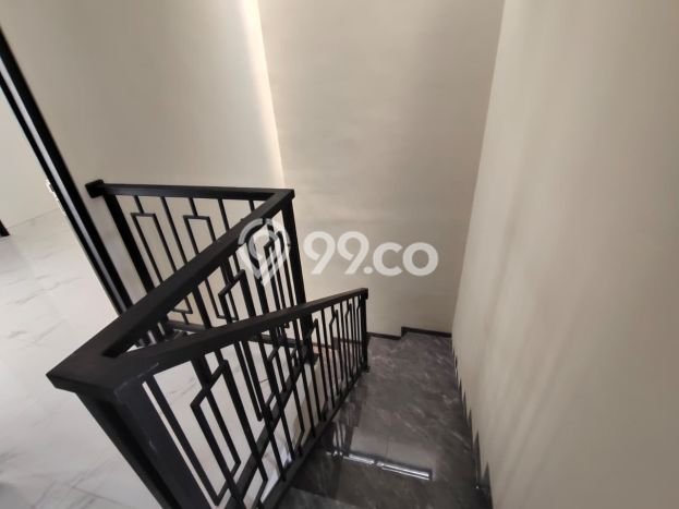 Rumah Modern Minimalis 5 Kamar Bisa Langsung Pindah di Kenjeran Rumah Modern Minimalis 5 Kamar Bisa Langsung Pindah di Kenjeran