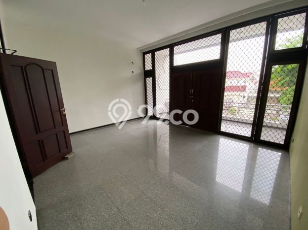 Dijual Rumah Premium dengan Fasilitas Sekitar Komplit di Sawahan, Surabaya Dijual Rumah Premium dengan Fasilitas Sekitar Komplit di Sawahan, Surabaya