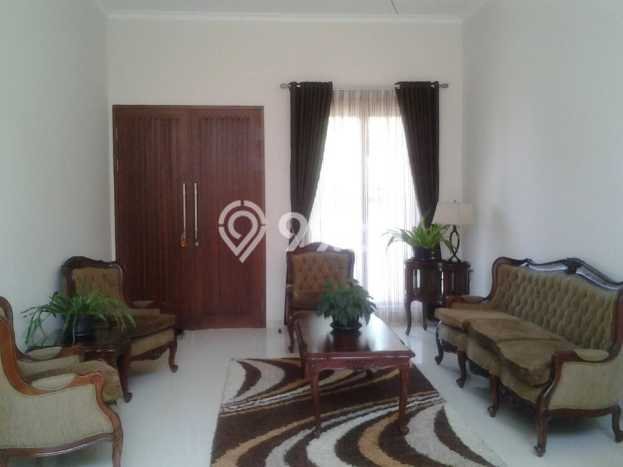 Rumah Mewah LB 300m2 Siap Pakai Desain Elegan di BSD The Green, Tangerang Rumah Mewah LB 300m2 Siap Pakai Desain Elegan di BSD The Green, Tangerang