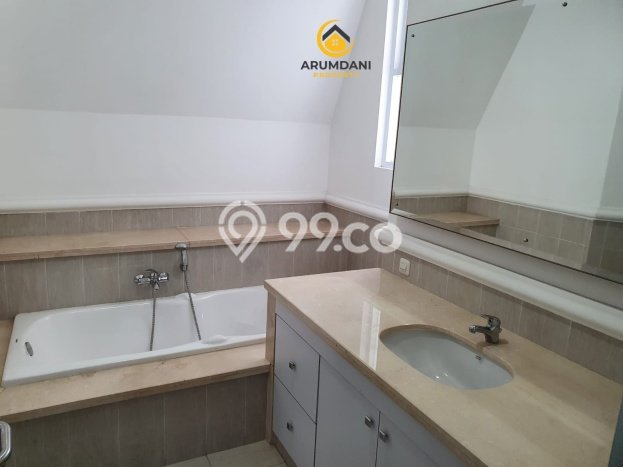 PRIME LOCATION! Rumah di , 4 KM, Area Tenang, Luas 400m2m² LB 700m2m² PRIME LOCATION! Rumah di , 4 KM, Area Tenang, Luas 400m2m² LB 700m2m²