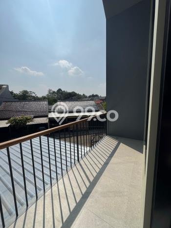 Hunian Cantik Modern Lb 130m2 di BSD, Tangerang Selatan Hunian Cantik Modern Lb 130m2 di BSD, Tangerang Selatan
