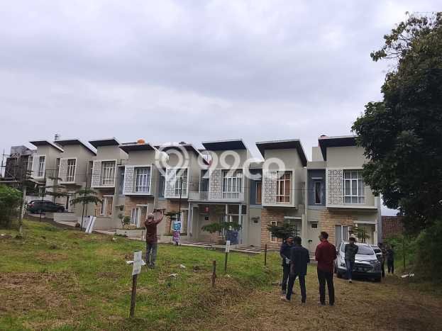 Rumah Minimalis 3 KT LT 72m2 di Batu Rumah Minimalis 3 KT LT 72m2 di Batu