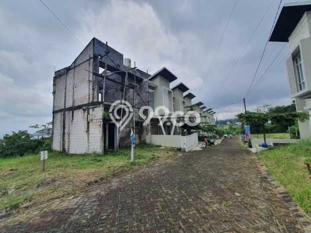 For Sale Vila Kawasan , Luas 80m2m², Lokasi Strategis For Sale Vila Kawasan , Luas 80m2m², Lokasi Strategis