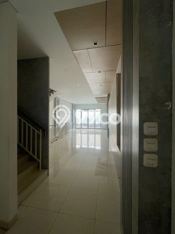 Ruko Area Strategis di BSD, Luas 178m2m², Siap Usaha Ruko Area Strategis di BSD, Luas 178m2m², Siap Usaha