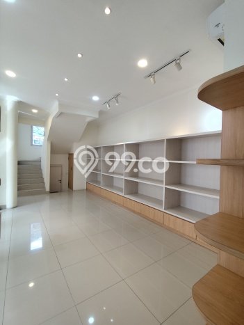 Disewakan! Rumah 3 Kamar Tidur &
4 Kamar Mandi di Gading Serpong, Tangerang Disewakan! Rumah 3 Kamar Tidur &
4 Kamar Mandi di Gading Serpong, Tangerang