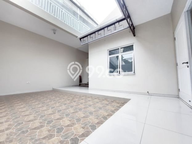 Hunian Mewah LB 500m2 Siap Pakai Desain Elegan di Bintaro, Tangerang Selatan Hunian Mewah LB 500m2 Siap Pakai Desain Elegan di Bintaro, Tangerang Selatan