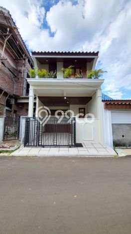 Dijual Hunian Rumah Terawat 3 KT di Bintaro, Tangerang Selatan Dijual Hunian Rumah Terawat 3 KT di Bintaro, Tangerang Selatan