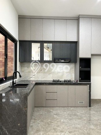 Ready to Use! Luxury House LT 180m2 Desain Modern di BSD City Ready to Use! Luxury House LT 180m2 Desain Modern di BSD City