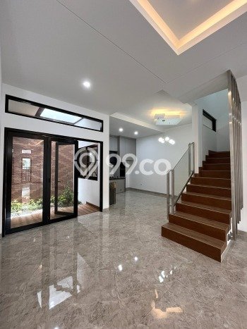 Ready to Use! Luxury House LT 180m2 Desain Modern di BSD City Ready to Use! Luxury House LT 180m2 Desain Modern di BSD City