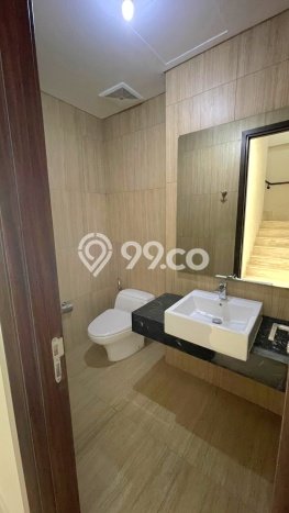 Rumah Mewah LB 373m2 Siap Huni Desain Elegan di Pondok Indah, Jakarta Selatan Rumah Mewah LB 373m2 Siap Huni Desain Elegan di Pondok Indah, Jakarta Selatan