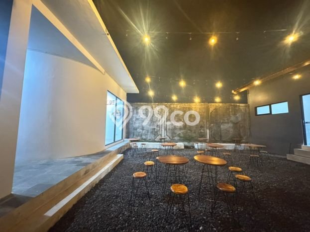 Disewakan Komersial di Kawasan Ramai Kerobokan Luas 211m2 Disewakan Komersial di Kawasan Ramai Kerobokan Luas 211m2