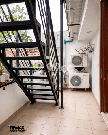 Dijual Rumah Luas Elegan Dengan View Cantik di Permata Buana, Jakarta Barat Dijual Rumah Luas Elegan Dengan View Cantik di Permata Buana, Jakarta Barat