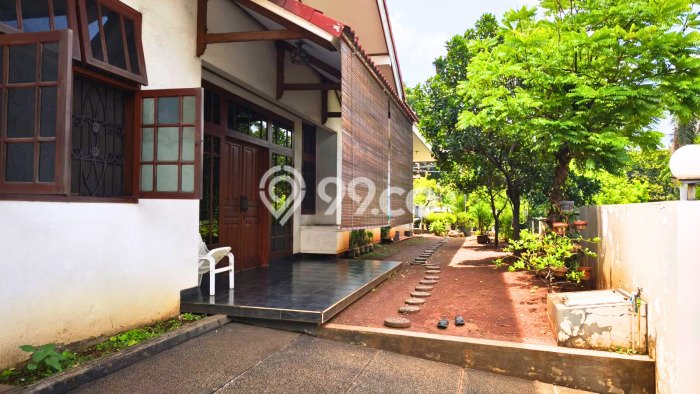 Rumah Luxury Modern Siap Huni di Puri Indah Jakarta Barat Rumah Luxury Modern Siap Huni di Puri Indah Jakarta Barat