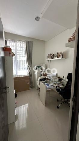 Rumah Luas Asri 4 KT Siap Pakai di Tangerang Kota Tangerang Rumah Luas Asri 4 KT Siap Pakai di Tangerang Kota Tangerang