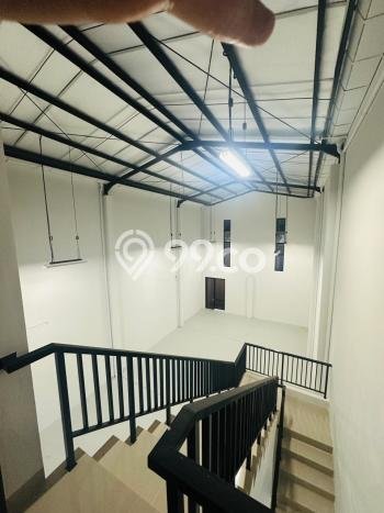 Gudang Disewa di Jakarta Utara dengan LB 300m2 Area Komersial Ramai Gudang Disewa di Jakarta Utara dengan LB 300m2 Area Komersial Ramai