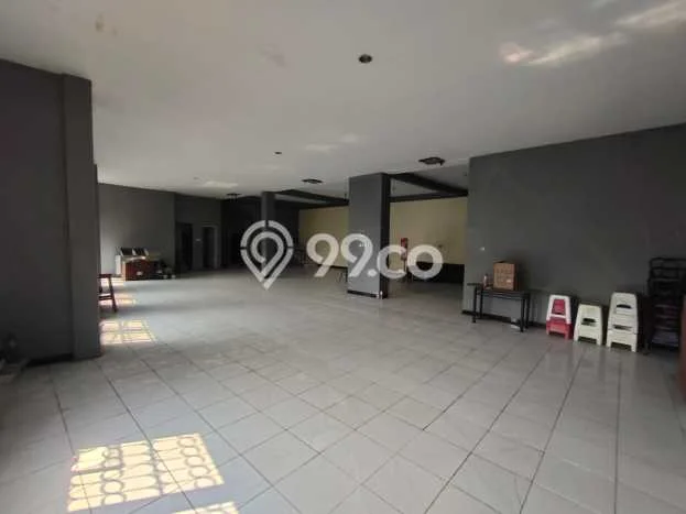 Disewakan Ruko Premium di , Luas 180m2m², Area Strategis Disewakan Ruko Premium di , Luas 180m2m², Area Strategis