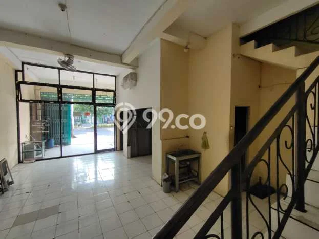 Disewakan Ruko Premium di , Luas 180m2m², Area Strategis Disewakan Ruko Premium di , Luas 180m2m², Area Strategis