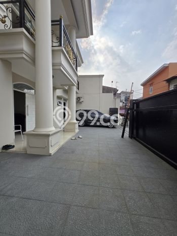 Rumah Luxury Modern Tanpa Renovasi di Cipinang Jakarta Timur Rumah Luxury Modern Tanpa Renovasi di Cipinang Jakarta Timur
