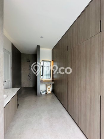 Rumah Elit LB 720m2 Siap Huni Desain Elegan di Alam Sutera, Tangerang Rumah Elit LB 720m2 Siap Huni Desain Elegan di Alam Sutera, Tangerang