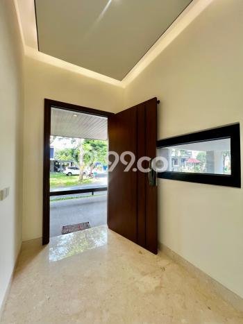 Rumah Mewah Dijual LT 247m2 di BSD, Tangerang Selatan Rumah Mewah Dijual LT 247m2 di BSD, Tangerang Selatan