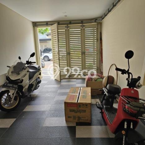 Rumah Luxury Modern Tanpa Renovasi di Gading Serpong Tangerang Rumah Luxury Modern Tanpa Renovasi di Gading Serpong Tangerang
