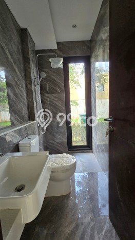 Siap Huni Hunian Elit 4 Kamar di BSD Dekat ke Mana Saja Siap Huni Hunian Elit 4 Kamar di BSD Dekat ke Mana Saja
