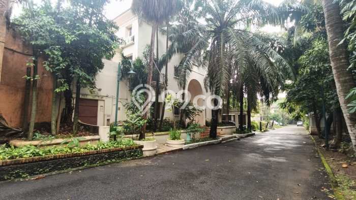 Rumah Eksklusif Siap Huni LT 300m2 di Cilandak, Jakarta Selatan Rumah Eksklusif Siap Huni LT 300m2 di Cilandak, Jakarta Selatan