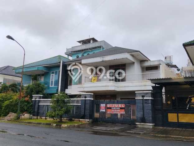Rumah Elit LB 400m2 Siap Huni Desain Elegan di Modernland, Tangerang Rumah Elit LB 400m2 Siap Huni Desain Elegan di Modernland, Tangerang