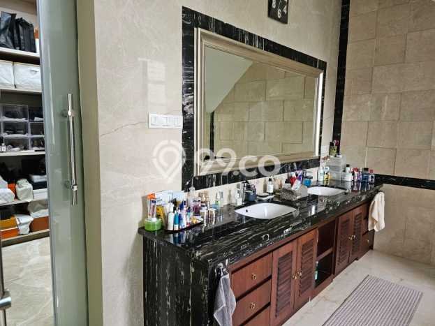 Rumah Mewah LB 500m2 Siap Pakai Desain Elegan di Permata Buana, Jakarta Barat Rumah Mewah LB 500m2 Siap Pakai Desain Elegan di Permata Buana, Jakarta Barat