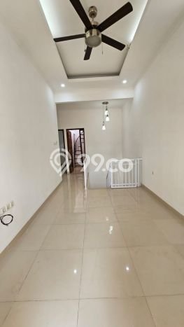 Rumah Strategis Modern Lb 190m2 di Jagakarsa, Jakarta Selatan Rumah Strategis Modern Lb 190m2 di Jagakarsa, Jakarta Selatan