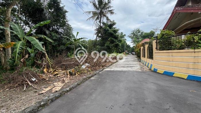 Lahan Kosong Dijual di Sleman dengan Area 118m2 Lahan Kosong Dijual di Sleman dengan Area 118m2