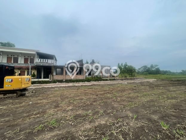 Tanah Kosong Dijual di Sleman dengan Area 100m2 Tanah Kosong Dijual di Sleman dengan Area 100m2